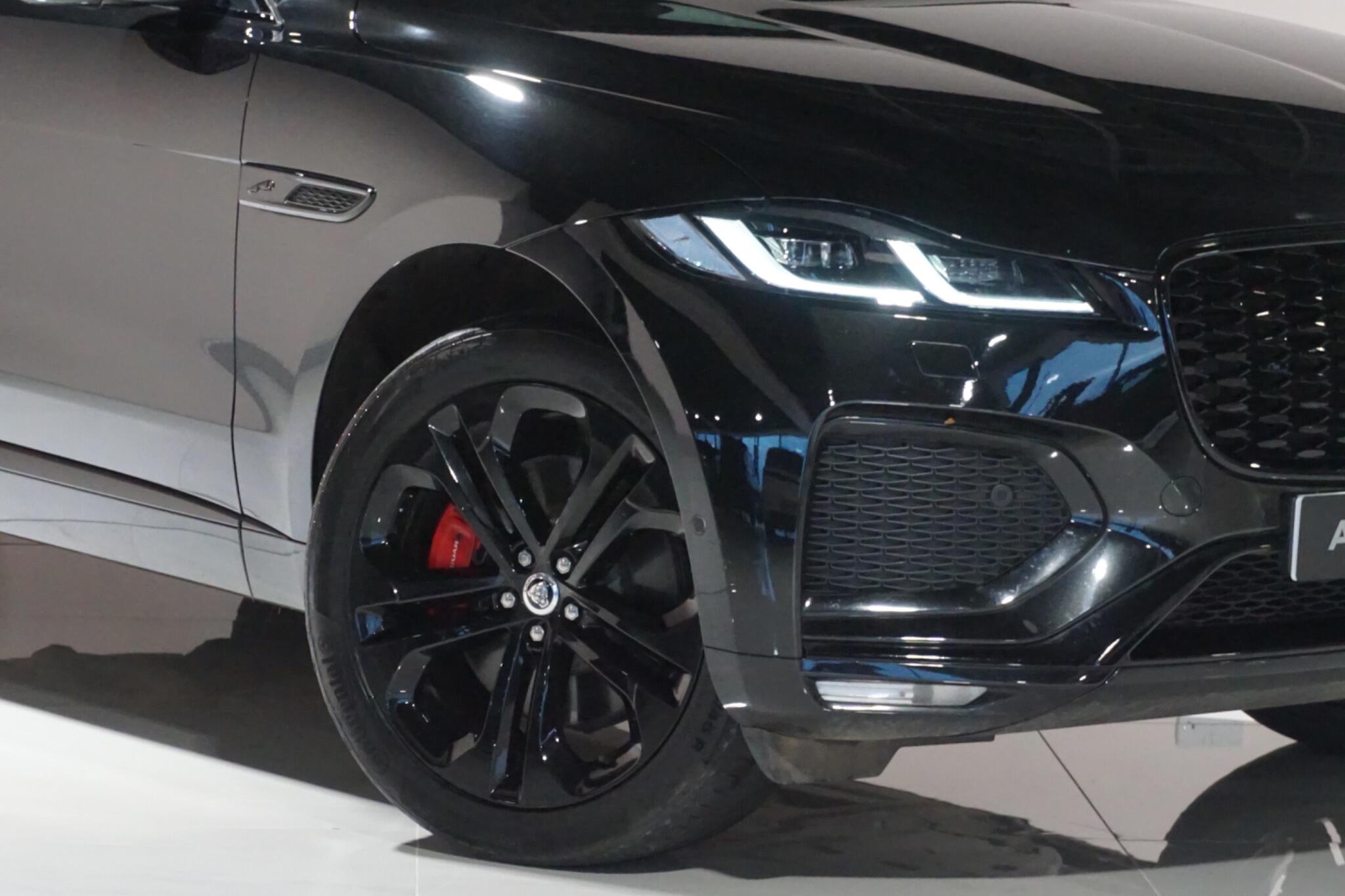 Jaguar F-PACE 3.0 D300 MHEV R-Dynamic HSE Black SUV 5dr Diesel Auto AWD Euro 6 (s/s) (300 ps)